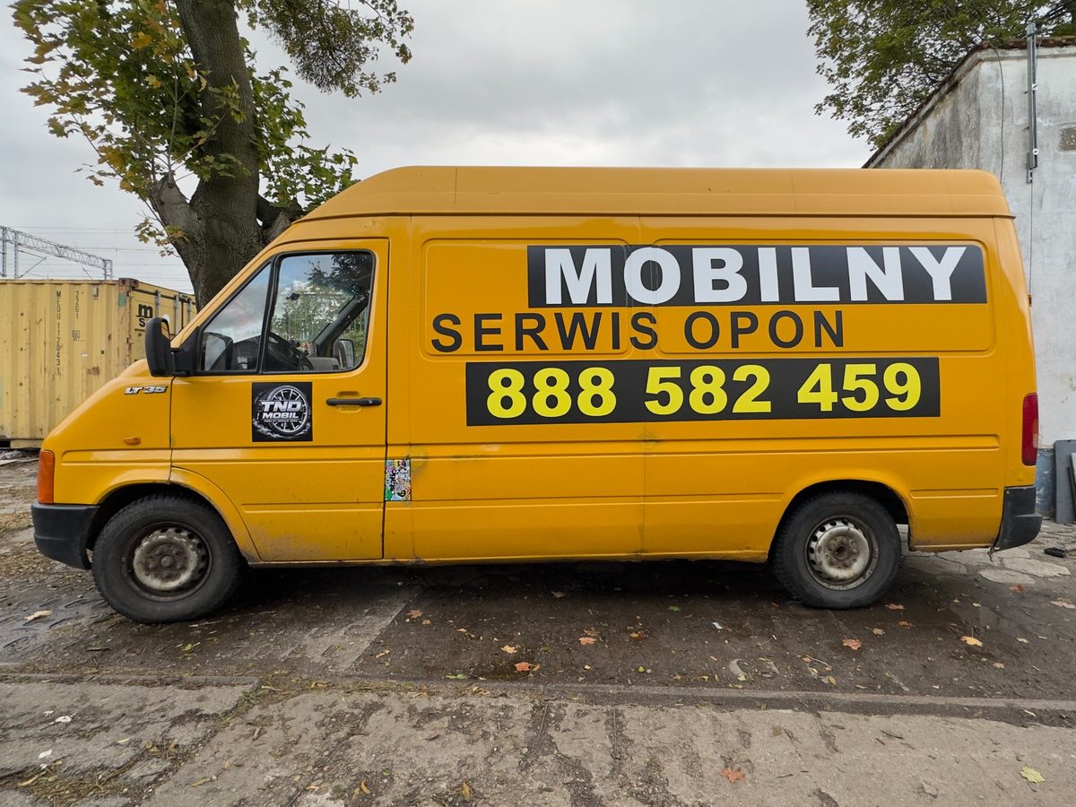 Bus TND Mobil na parkingu
